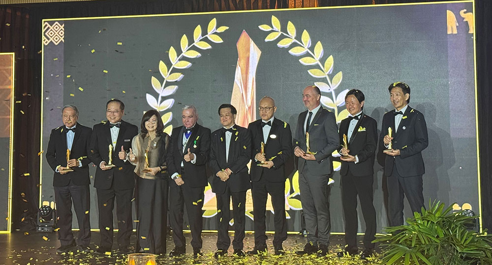 （全球金獎得主合影) 0